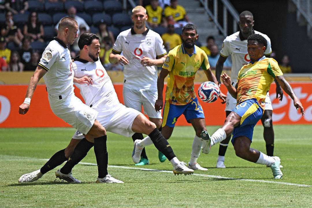 开云体育官方网站-热门比赛！欧洲豪强对决，场上战况扣人心弦