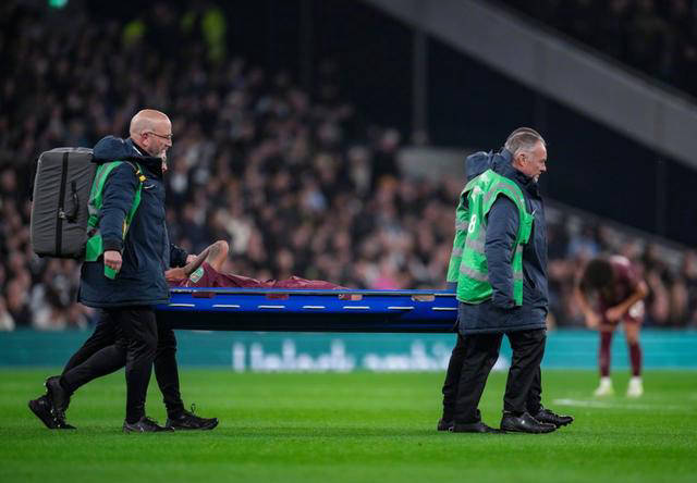 曼城擒下热刺晋级英超季后赛