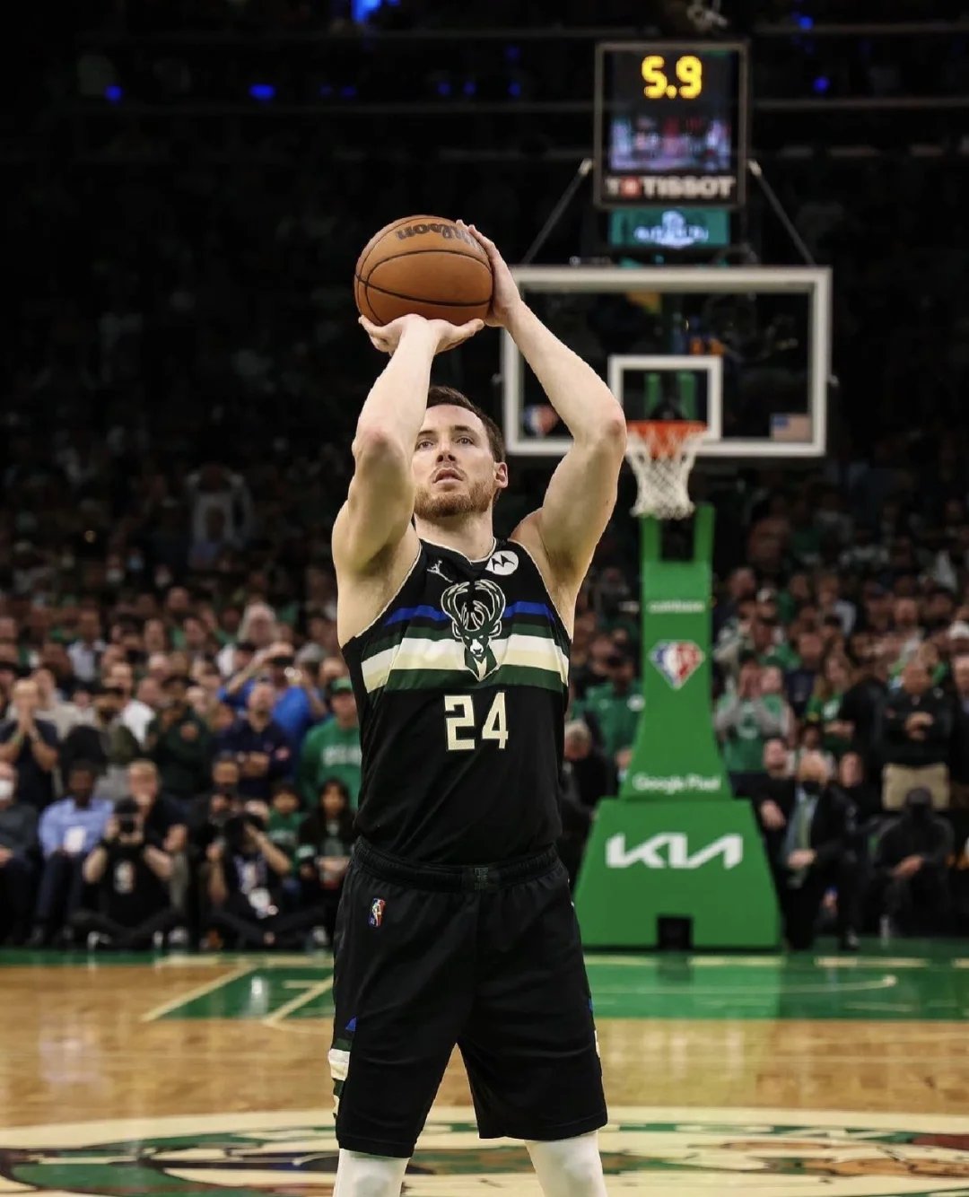 包含密尔沃基雄鹿队连战连胜，迈向新的高峰的词条