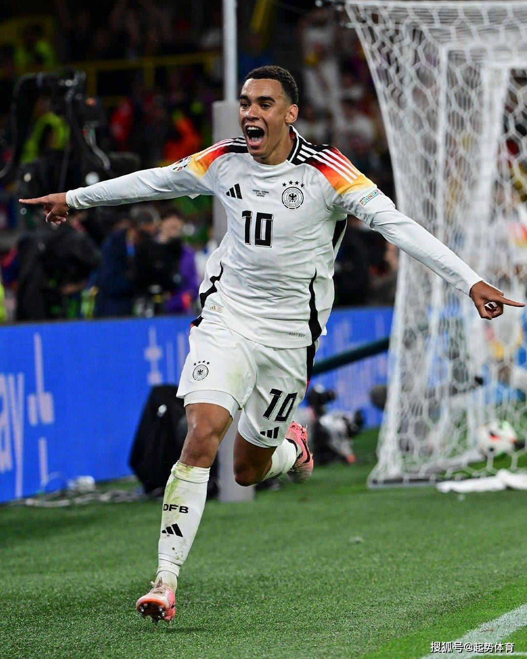 年轻球员秀出实力，欧洲联赛上演精彩比赛