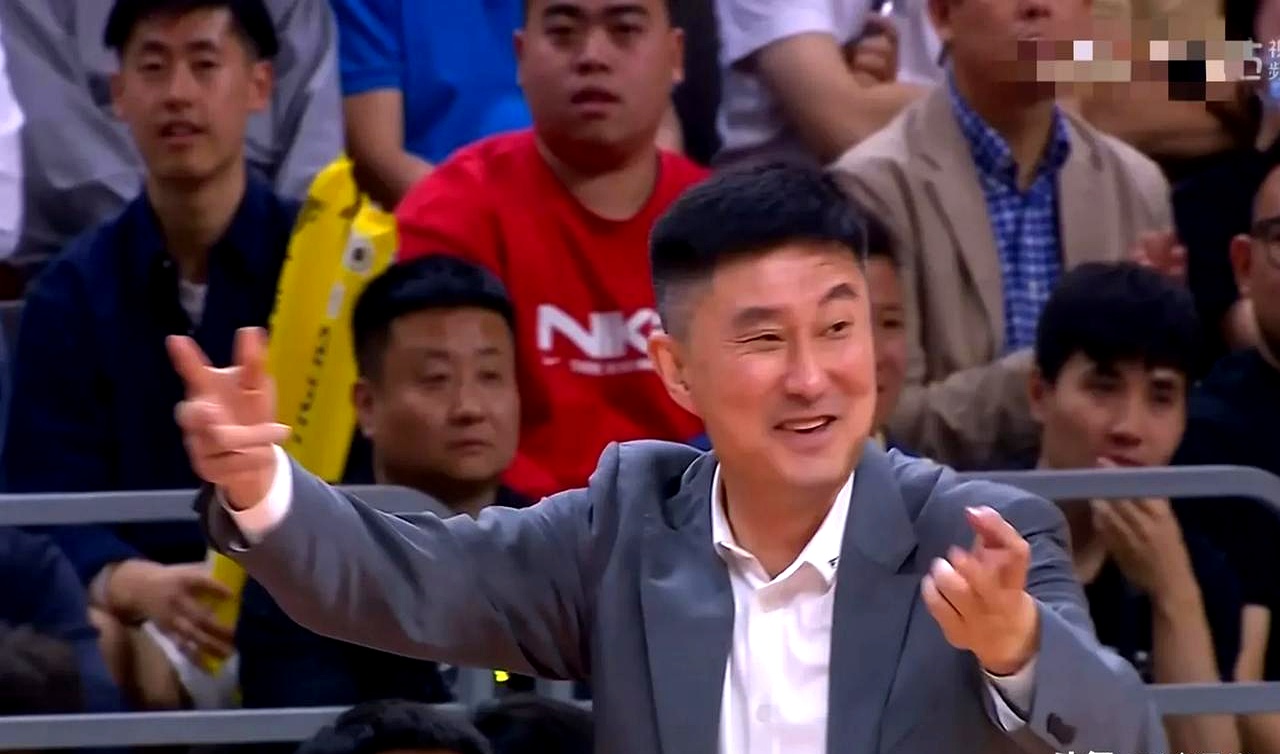 广东男篮防守破绽暴露，需加强训练