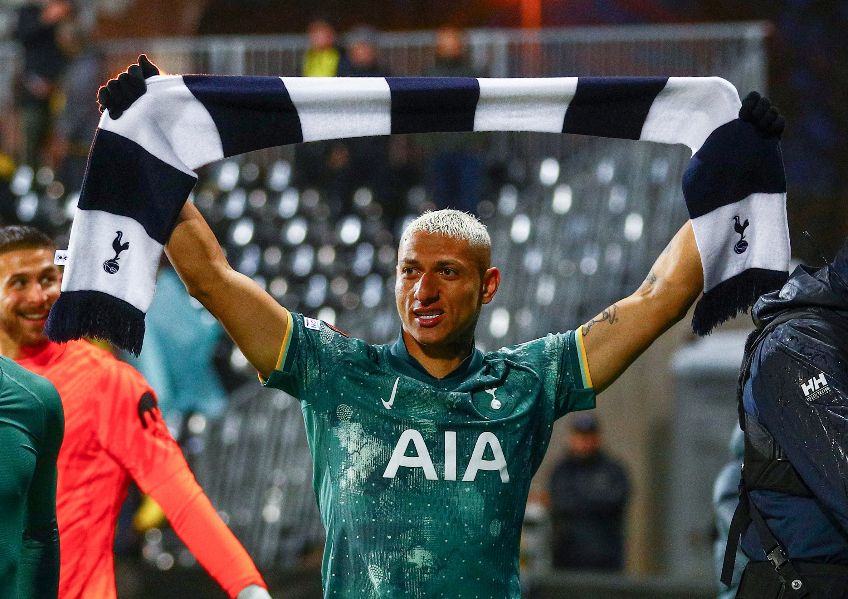 关于热刺取得胜利，成功晋级下一轮的信息