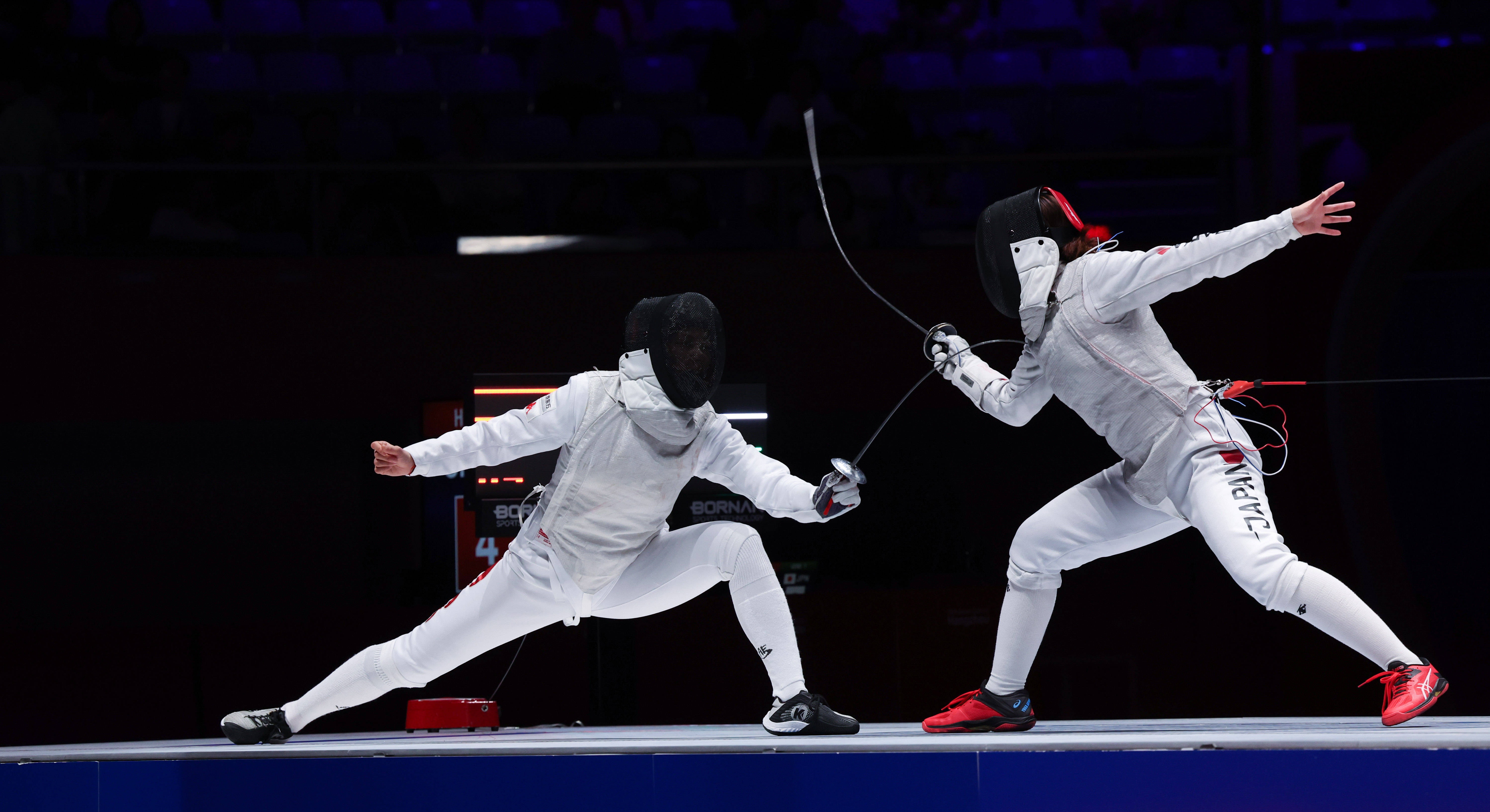 开云体育中国-战斗需要：击剑比赛场面火爆的简单介绍