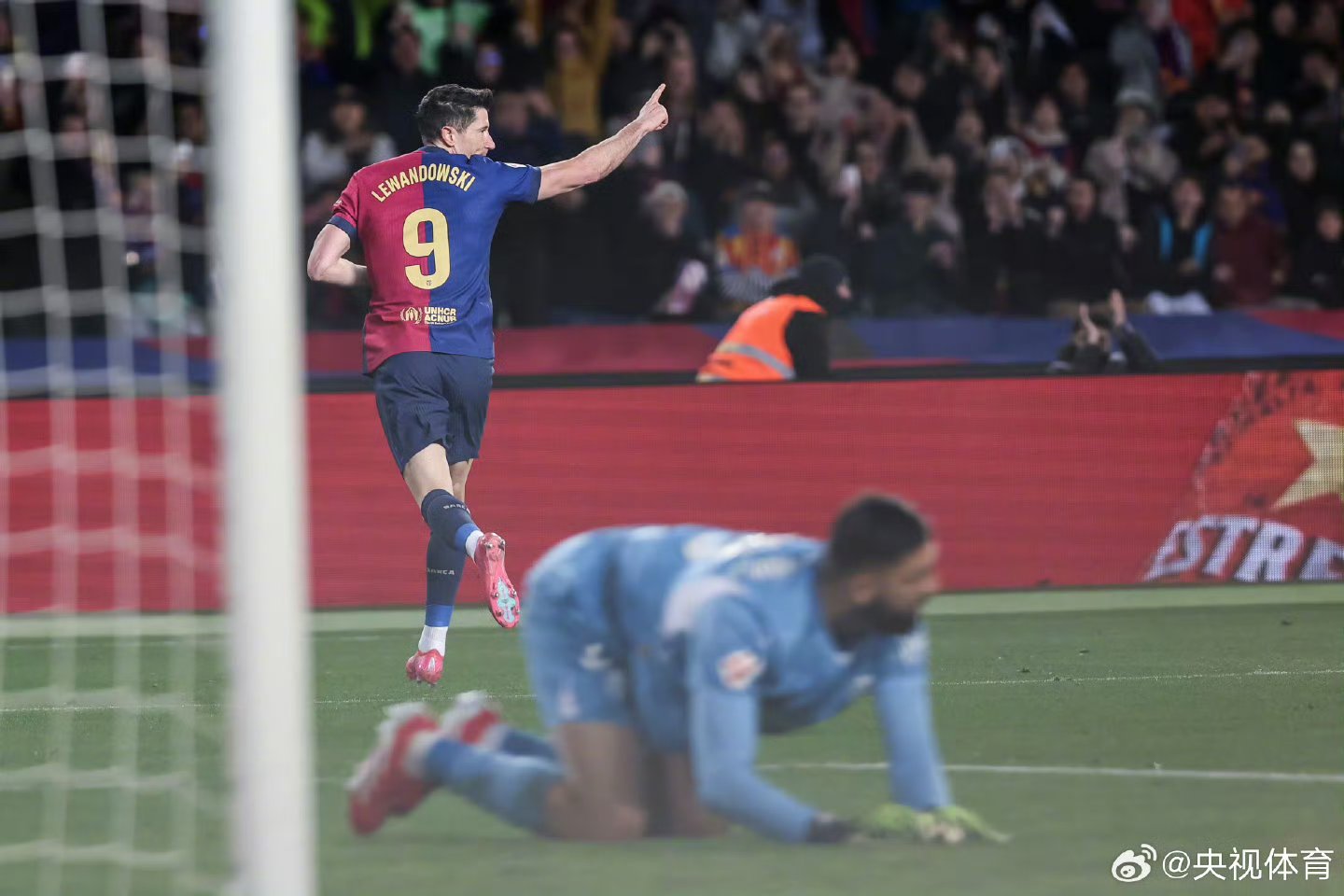 开云体育官方网站-瓦伦西亚客场战胜格拉纳达，斩获关键胜利