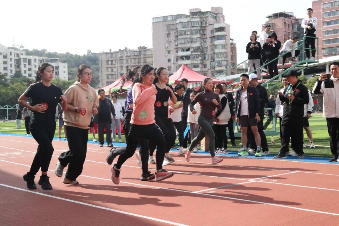 关于激情碰撞，赛场上掀起高潮的信息