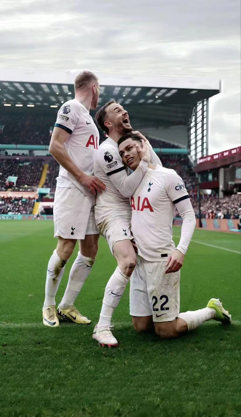 巴伦西亚斩获胜利，继续领跑