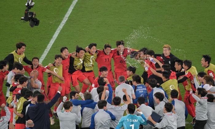 开云体育官方网站-卡塔尔球队在热门对决中跻身前列