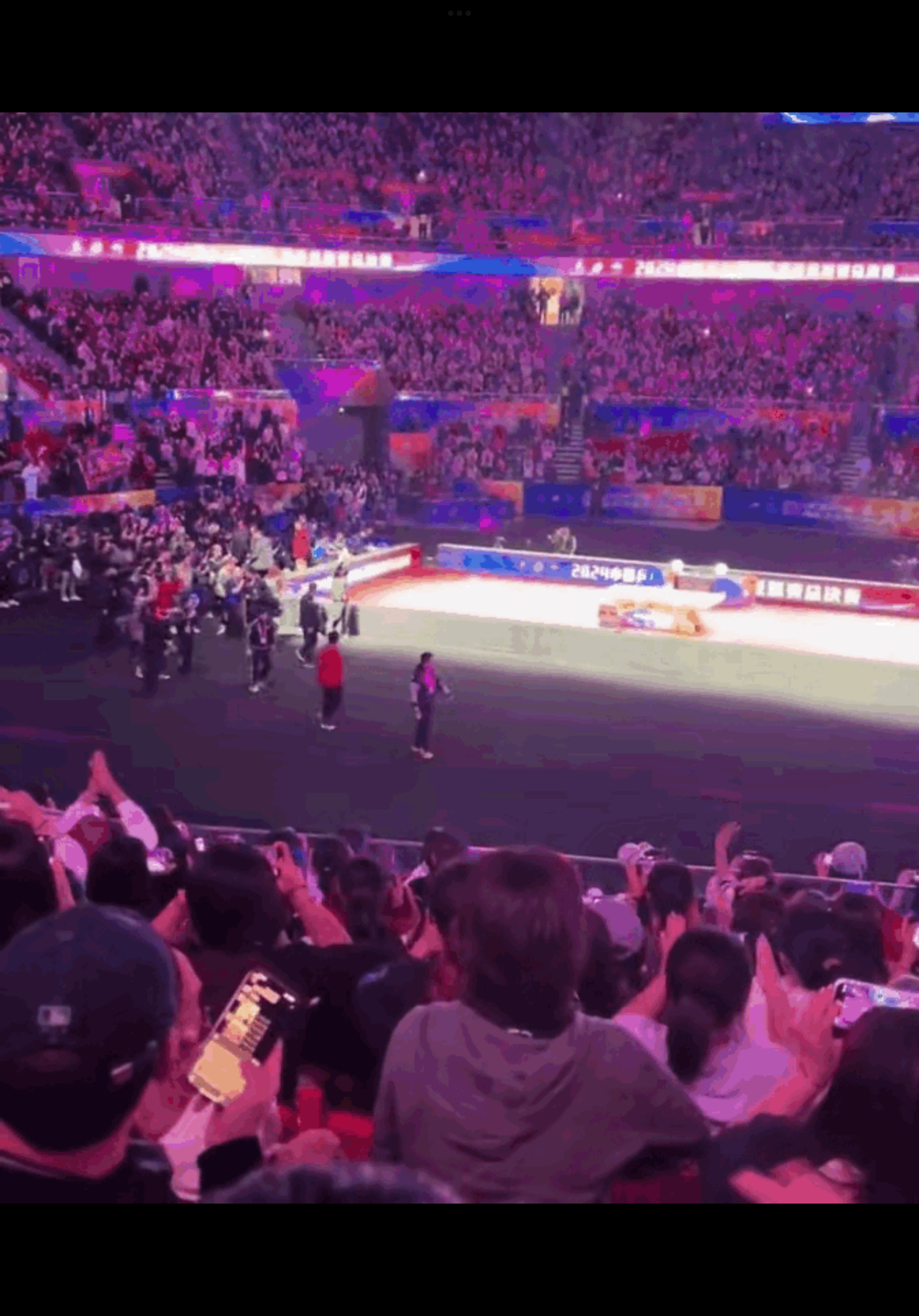 开云体育官方网站-激烈对决引发球迷热情，场面火爆