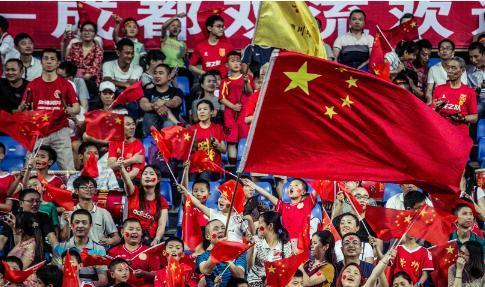国内足球赛事引发球迷热议
