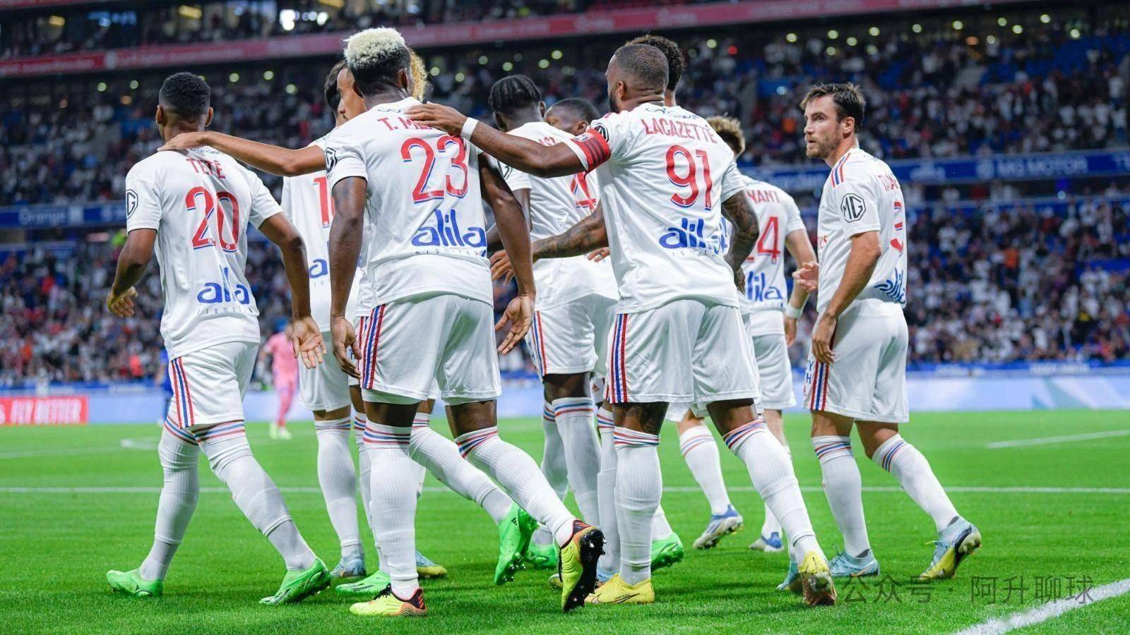 关于巴黎FC队主场大胜里昂，继续领先积分榜的信息