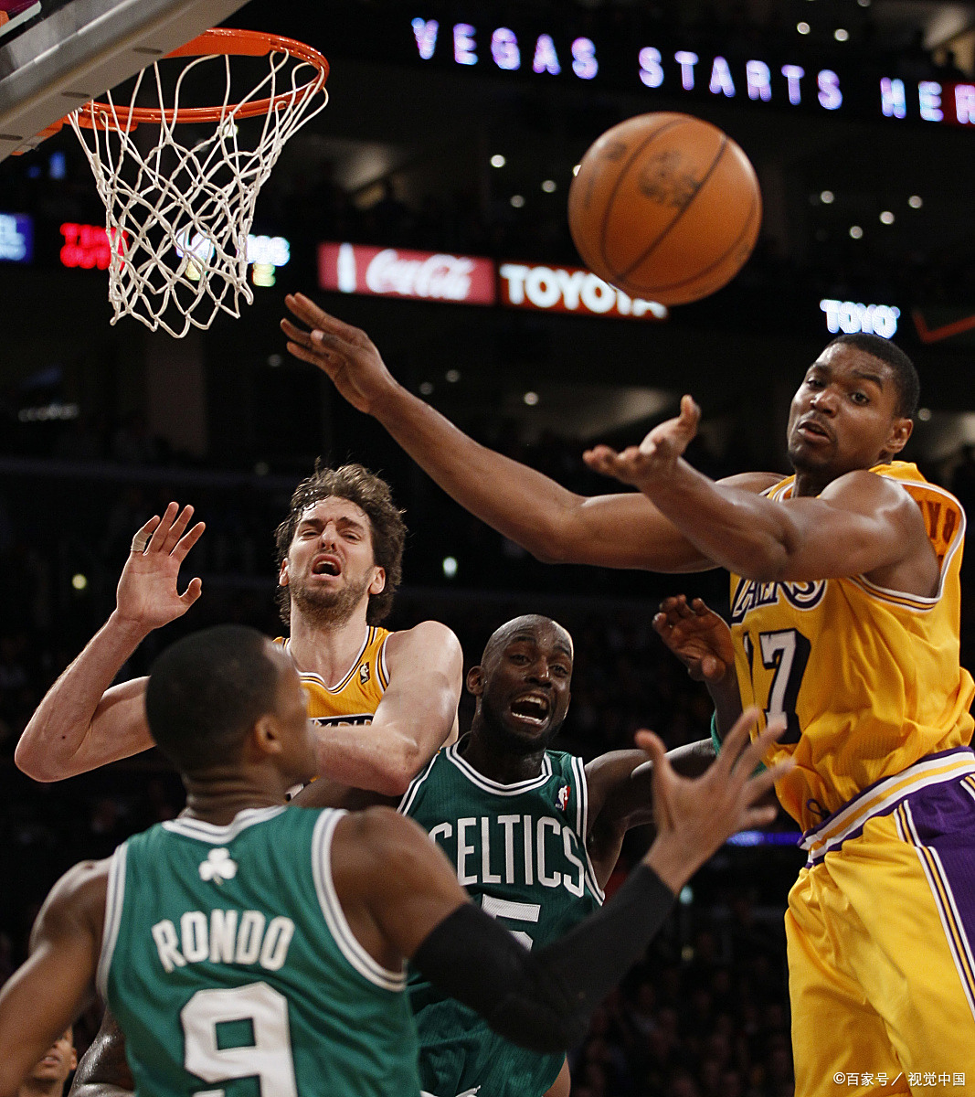 开云下载-式微！雷霆天王逆袭凯尔特人，赢得胜利