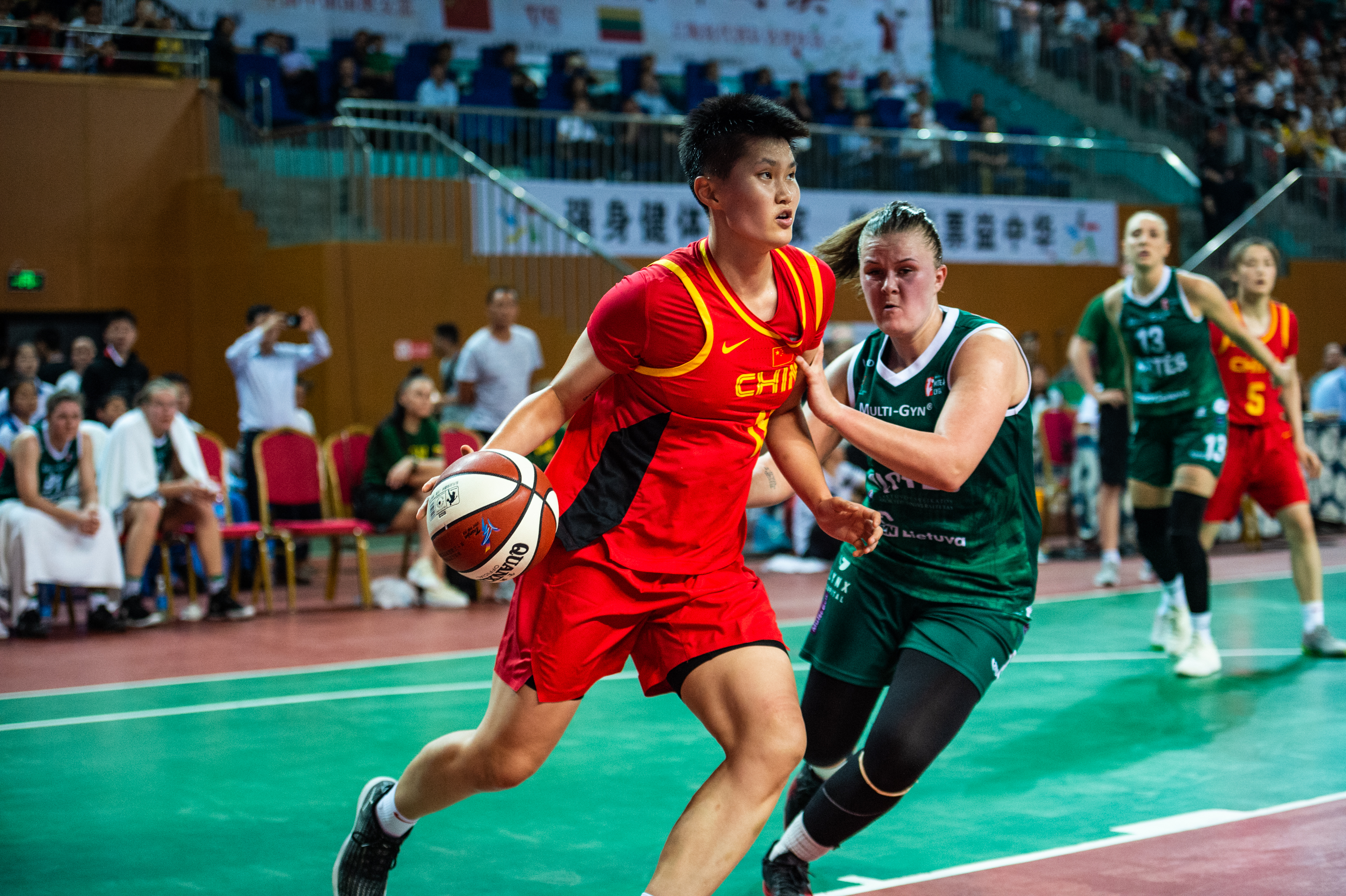 开云体育APP下载-立陶宛队夺冠，狂欢庆功