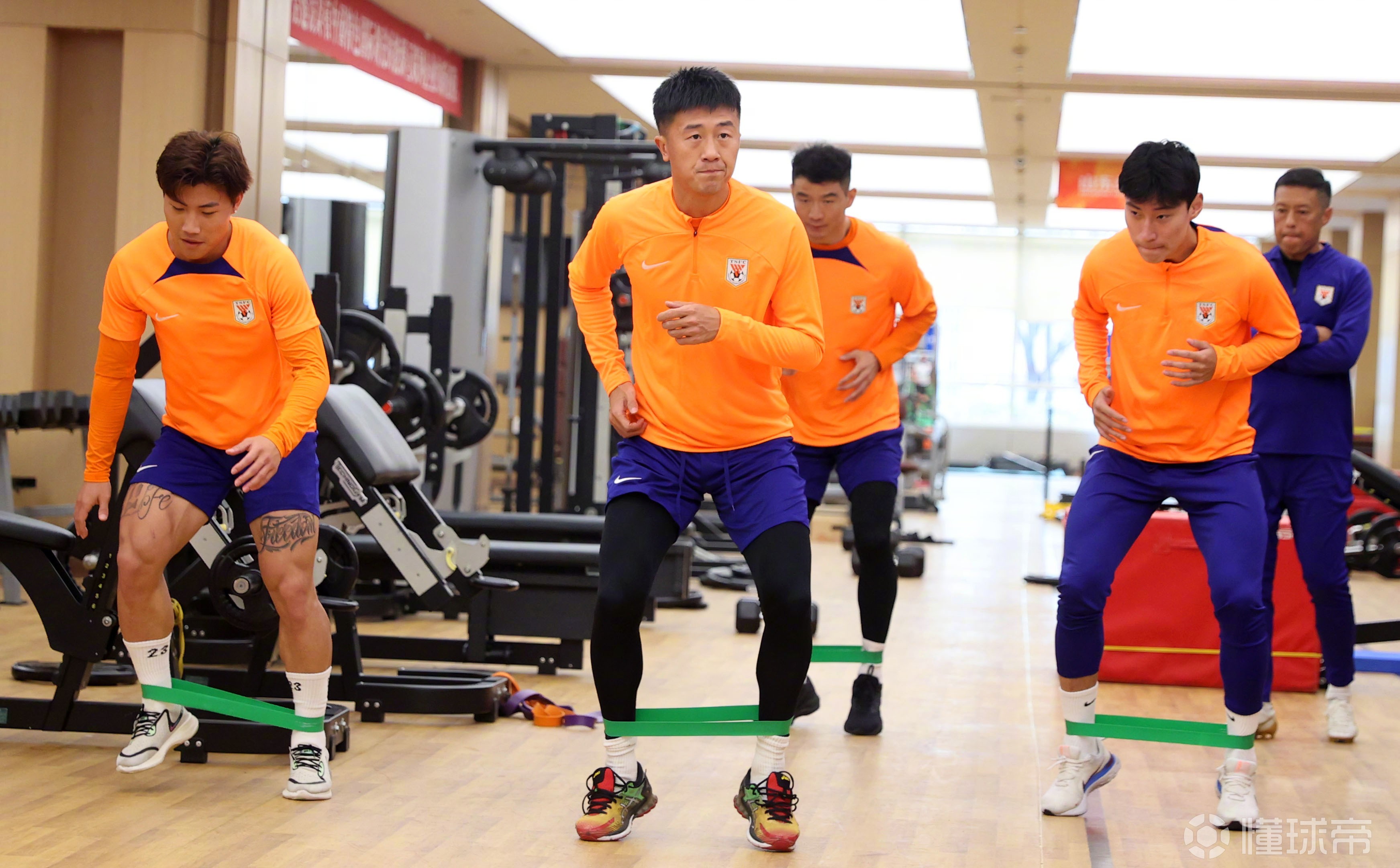 关于热门球队集结备战，决胜一搏赛场的信息