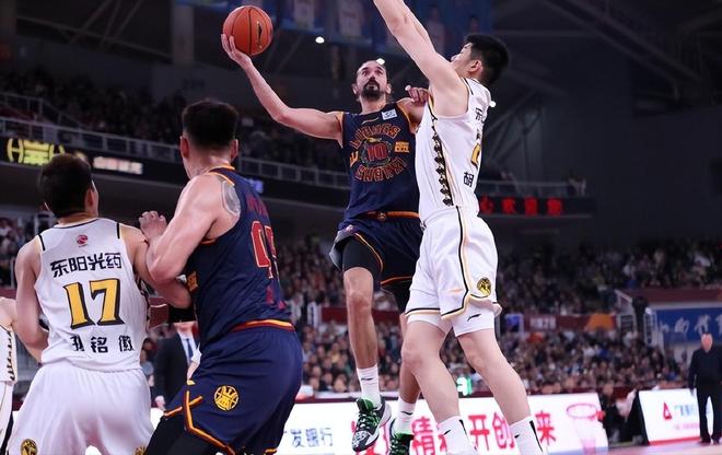 江苏男篮逆转取胜，喜迎胜利的简单介绍