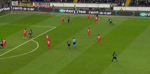 包含法兰克福防守球员成功延长合同的词条