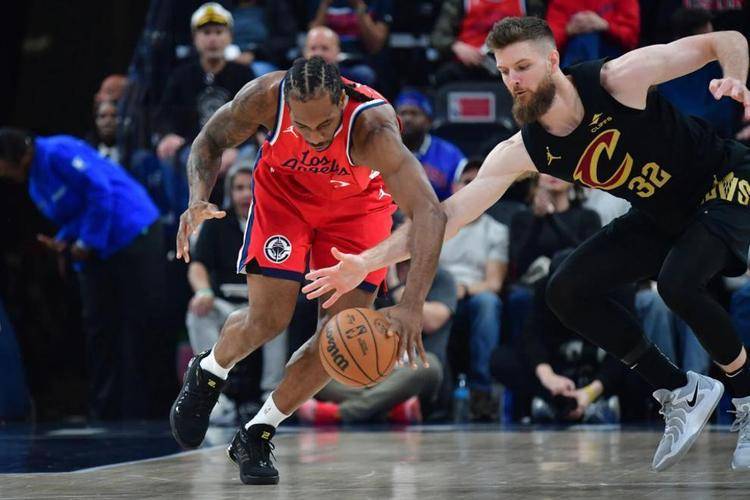 快船大胜太阳，乔治38分双手掌控比赛的简单介绍