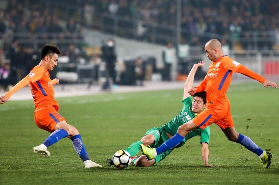 关于泰达客场不敌鲁能,巴坎布梅开二度帮助球队取得胜利的信息 关于泰达客场不敌鲁能,巴坎布梅开二度帮助球队取得胜利的信息