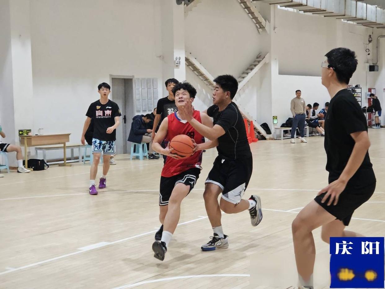 篮球职业联赛全新战术训练，球队备战充分的简单介绍