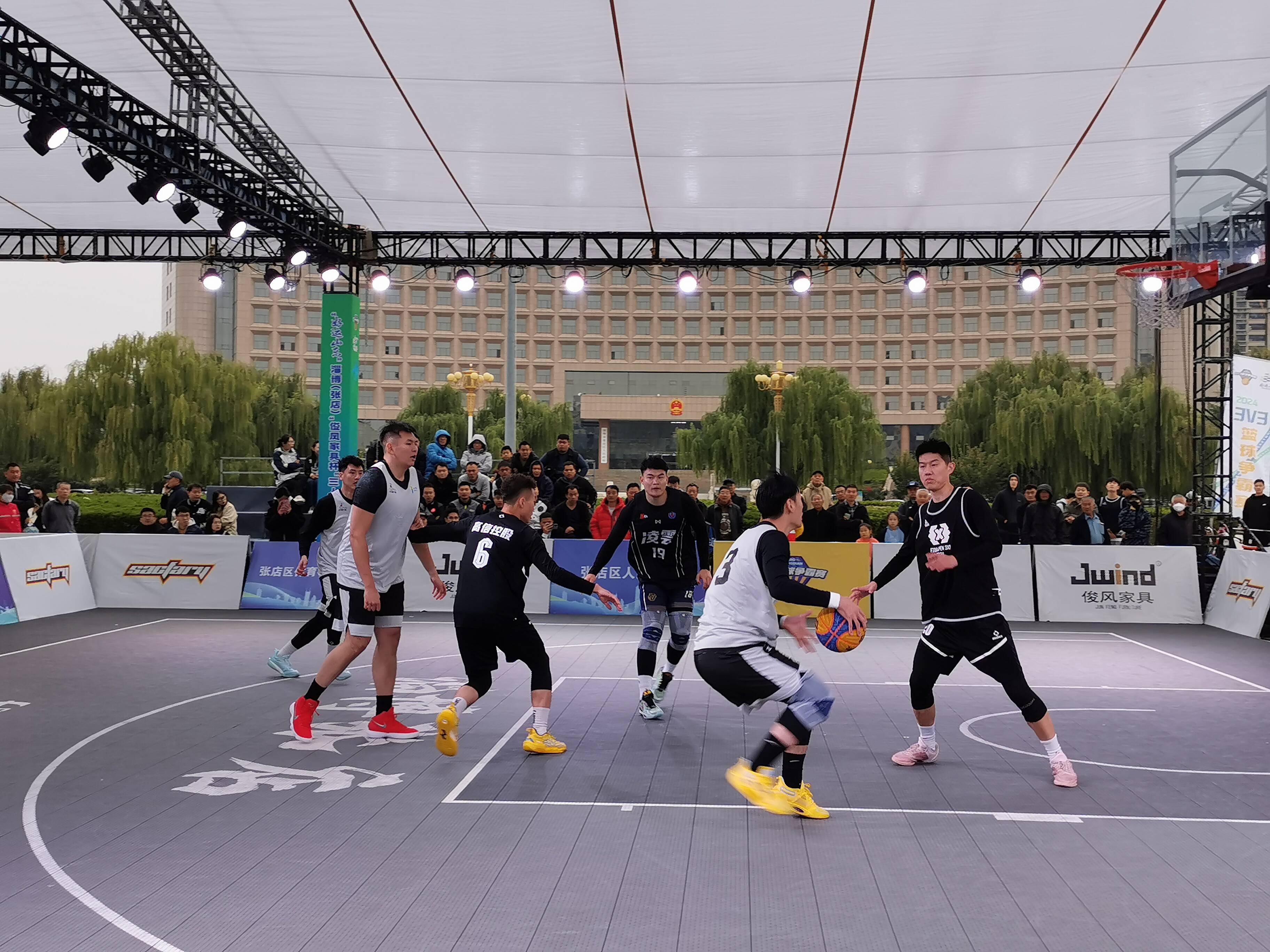 开云体育app-宁夏篮球场上热闹非凡，气氛火爆的简单介绍
