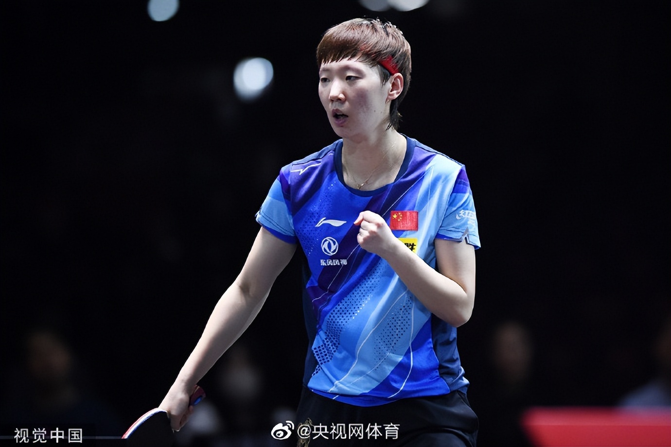 首都体育学院篮球赛首胜，重庆女队晋级八强