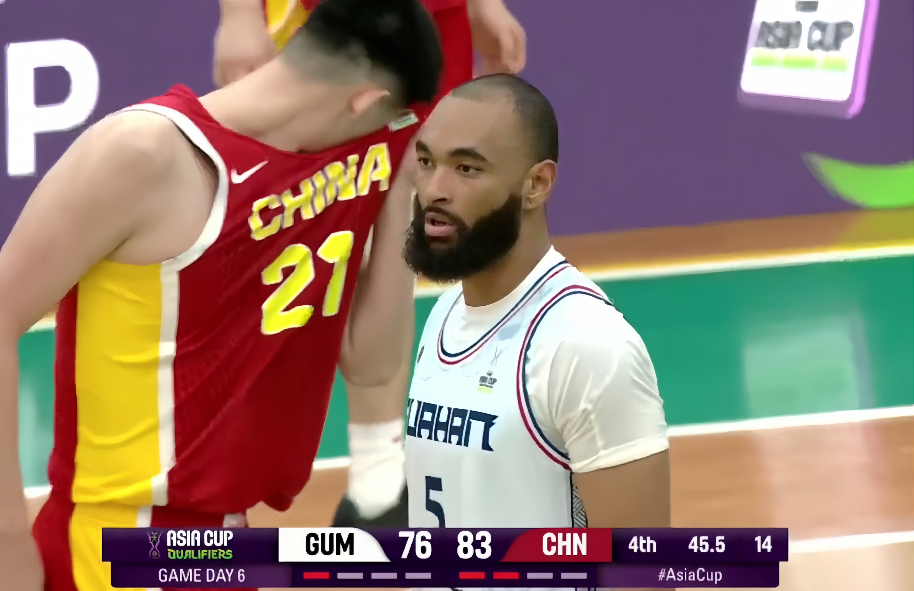 包含中国男篮横扫黄蜂，麦科勒姆关键制胜的词条